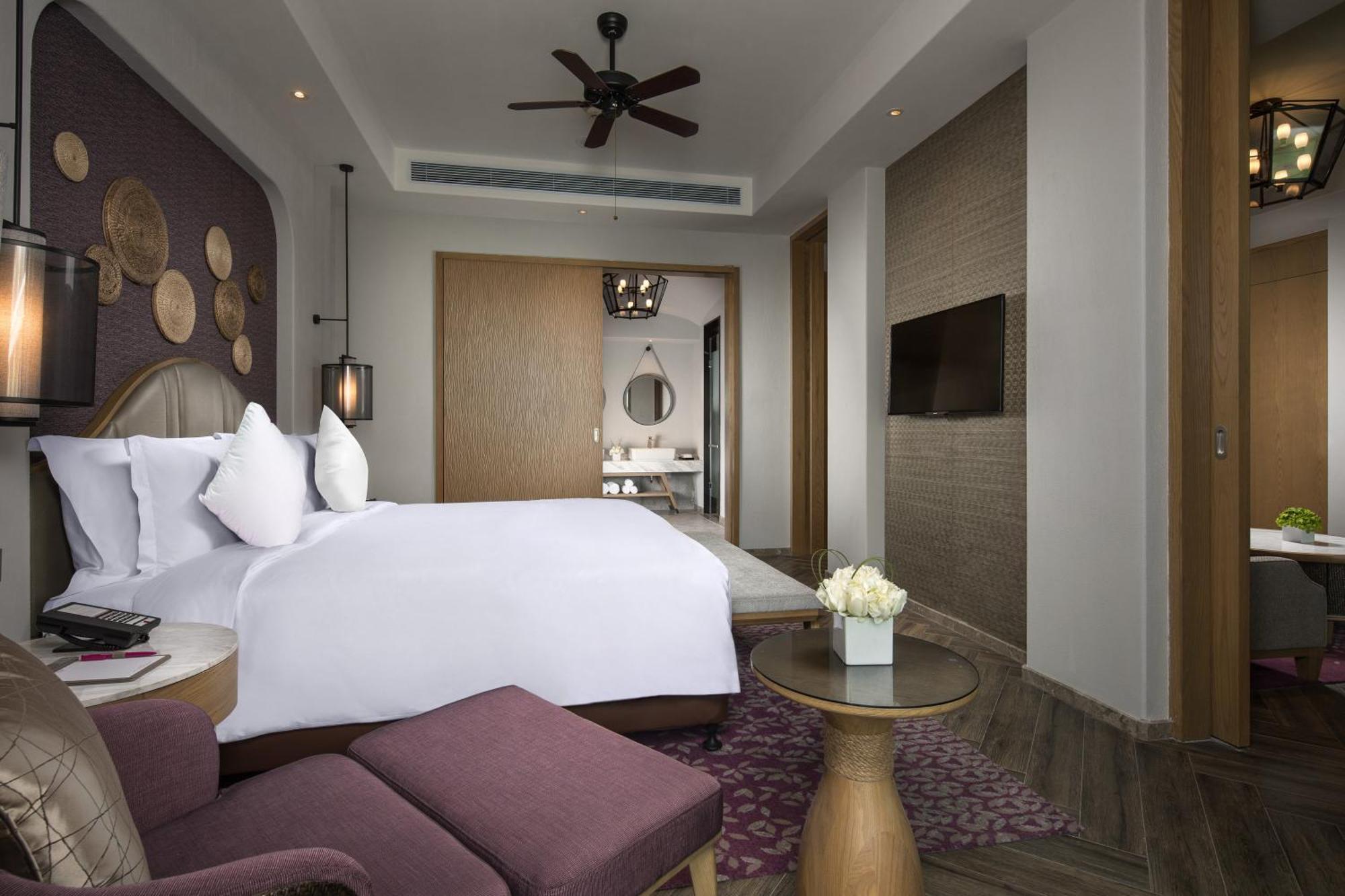 Crowne Plaza Qingdaoorientalmoviemetropolis By Ihg Hotel Exterior foto